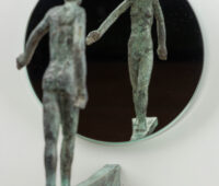  - K Ortleb BALANCE Bronze Spiegel Wandmontage Foto A Barwich